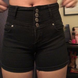 Black Highwaisted Shorts